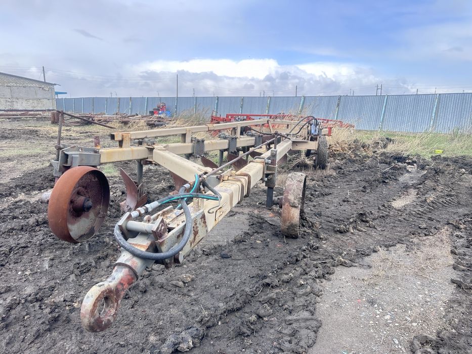 Продам плуг кировец 9ти корпусной