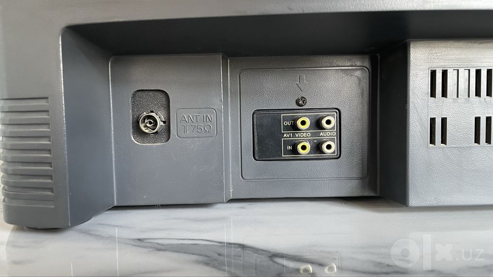 Eski rusumli rangli televizor LG Golden Eye II (Ishlaydigan holatda)