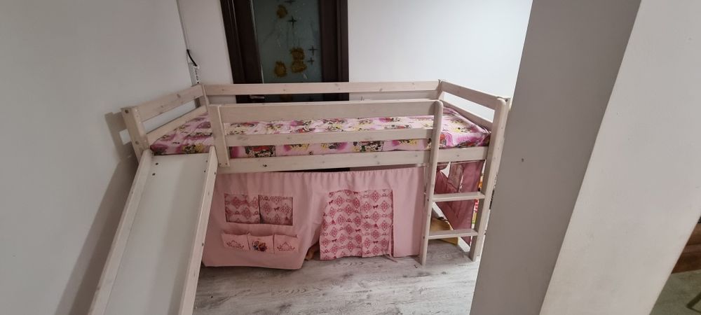 Pat etajat pentru copii cu tobogan din lemn de pin