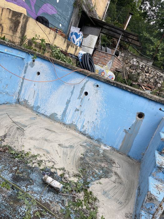 Gaură hota centrala aerisire carotare 150lei