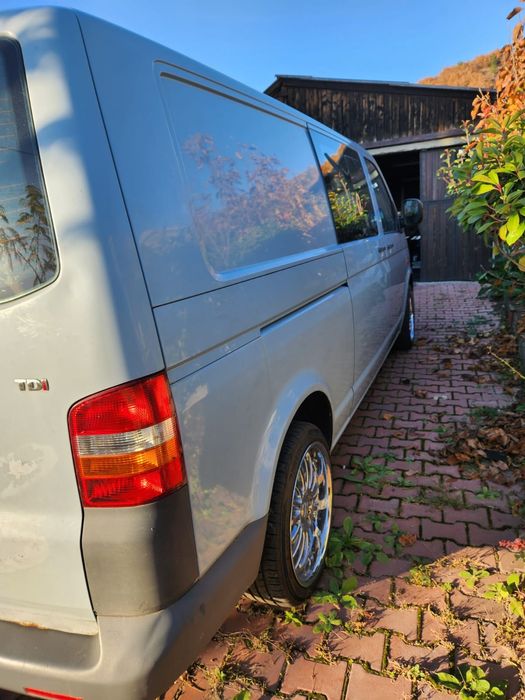 Vând Wolkswagen T5 Transporter model Long