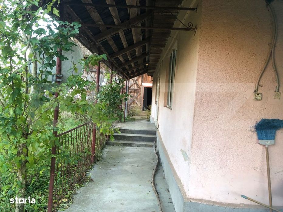 Teren cu casa batraneasca, 2000 mp, comuna Pomi