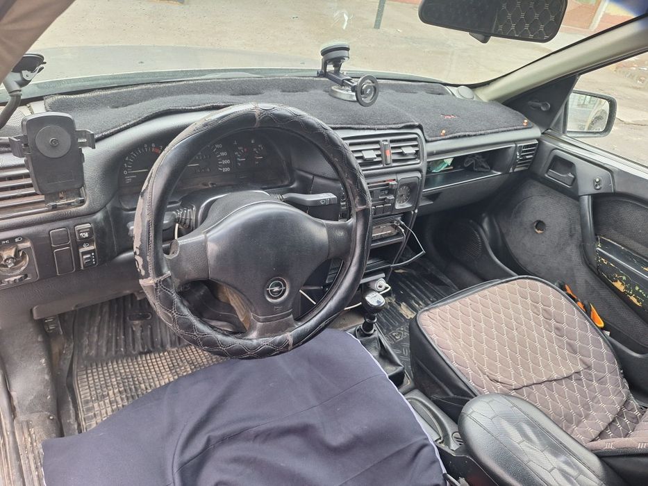 Опел бектра  2 куб простой мотор