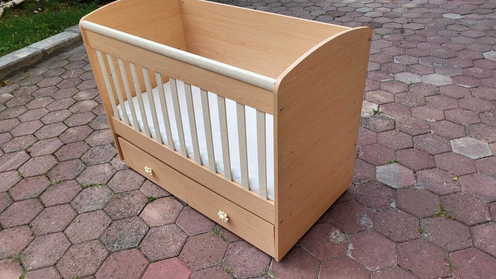 Бебешко легло и матрак в перфектно състояние