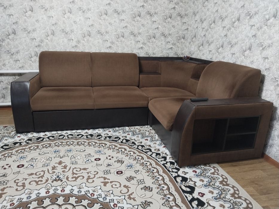 Продам угловой диван, в нормальном состоянии.