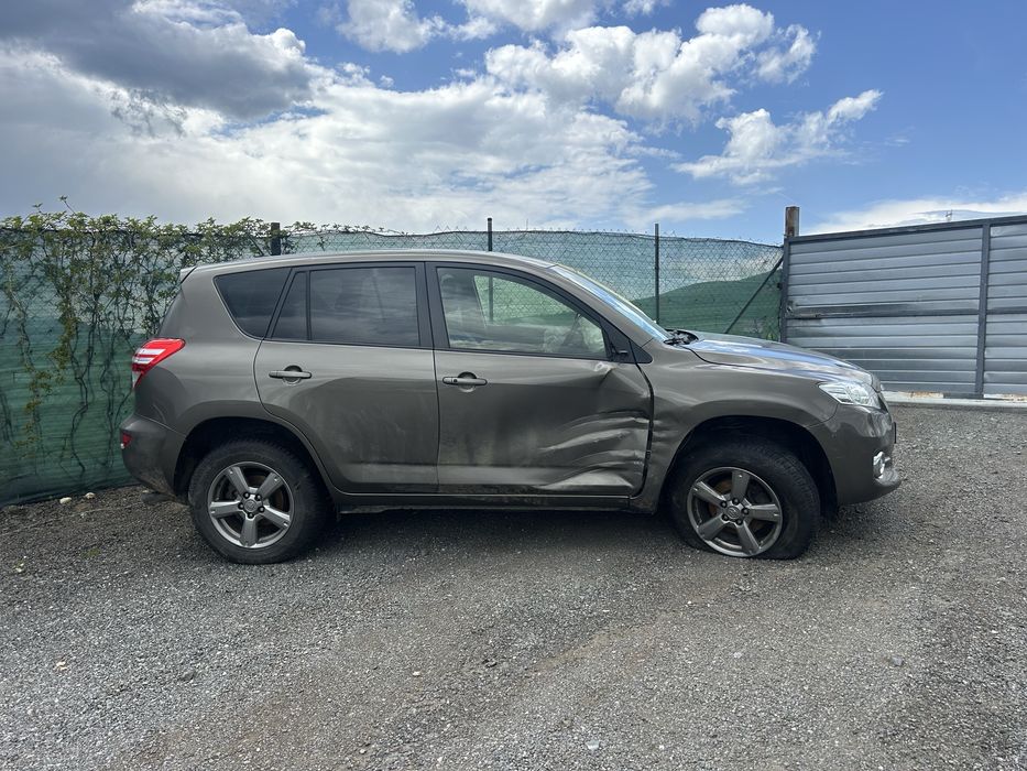 Dezmembrez Toyota Rav 4 .4x4 2.2 D 150cp E5 2012