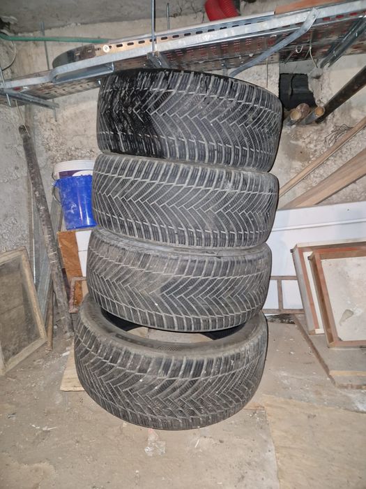 Cauciucuri 255 40 ZR19 ca noi