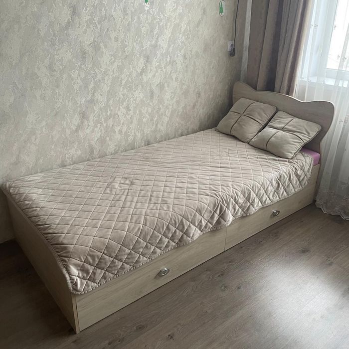 Продам кровать с матрасом 200х80