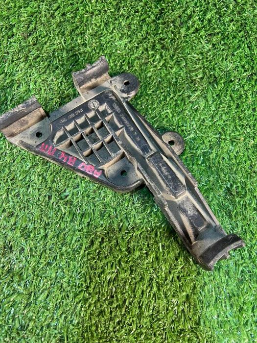 Крепление бампера переднее правое 
Ауди 80 Б4 Audi B4