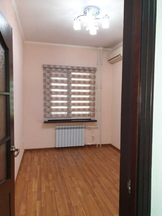 Продается двух-комнатная с ремонтом на первом этаже