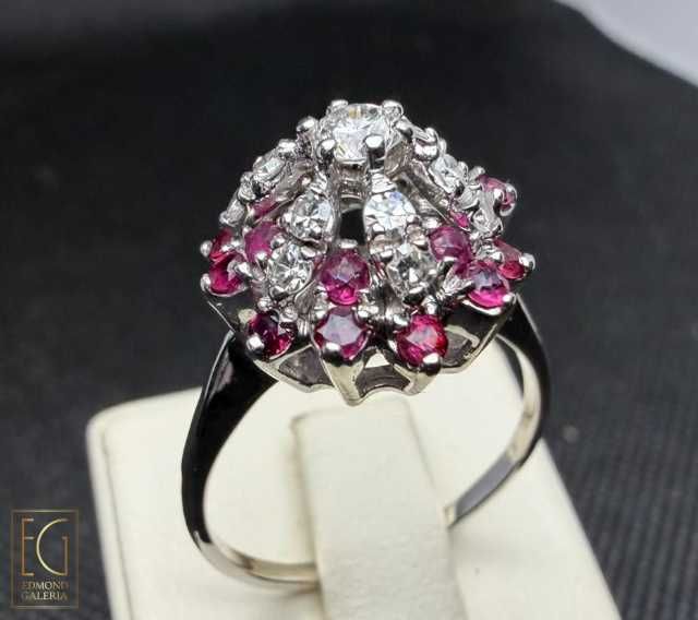 Inel din aur alb, decorat cu rubine și diamante