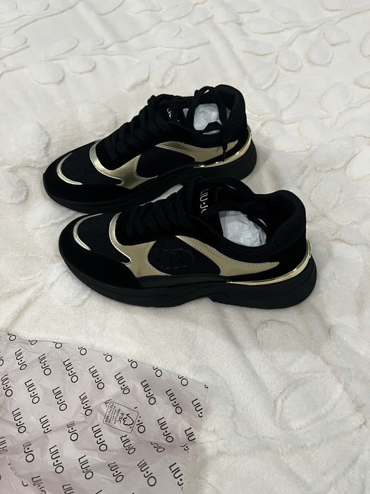 Продам кроссовки