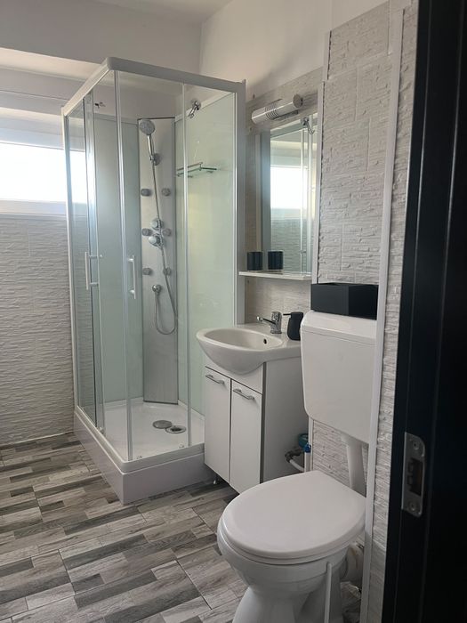 Inchiriez ap. in apropiere de UAV si Facultatea de Sport Vasile Goldis