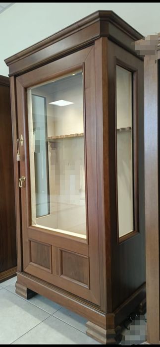 Dulap 15 arme cu vitrina, invelit in lemn masiv, Prestige