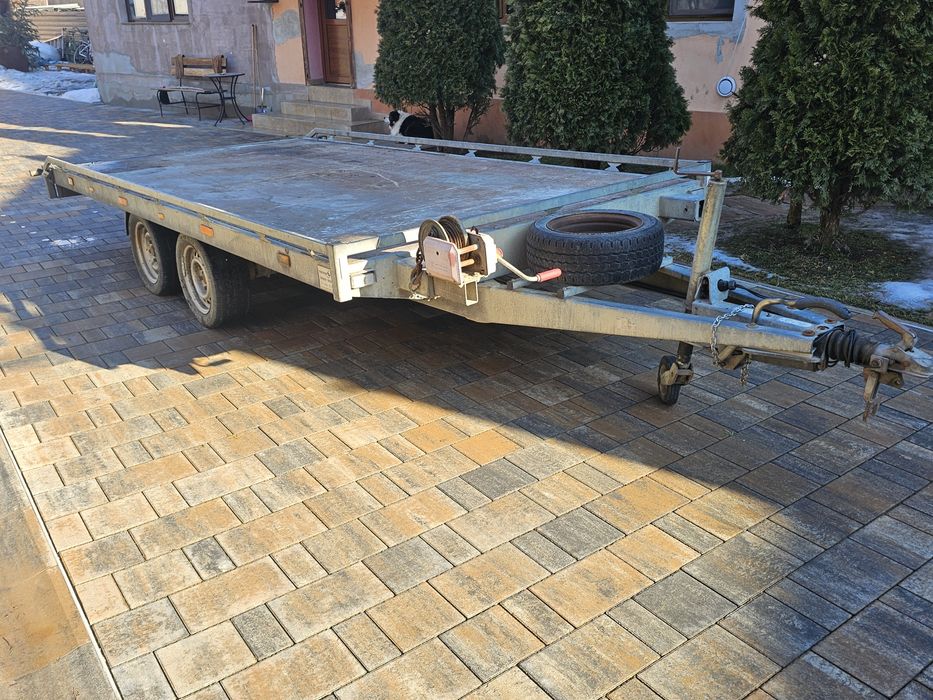 Vand platformă auto trailer transport masini 2700 kg cale incluse  sistem franare