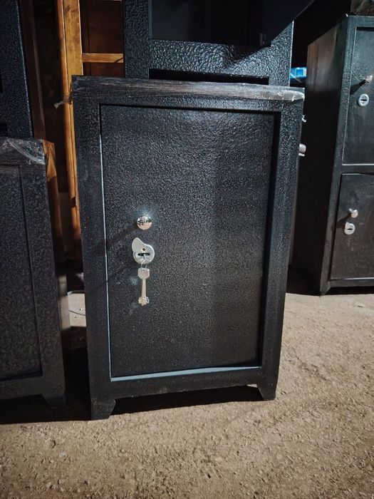 Seyf pesochni metal shikaflar