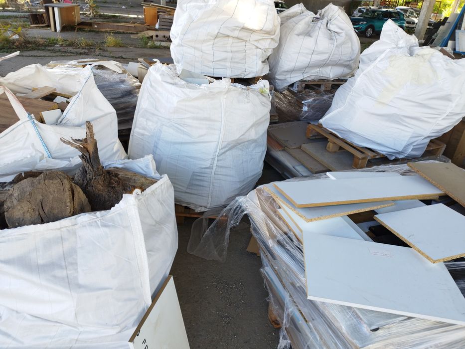 Lemn de foc la sac mare , resturi de mobila , mdf, placaj