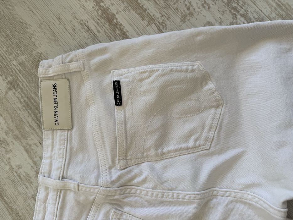 Бели  оригинални дамски дънки Calvin Klein