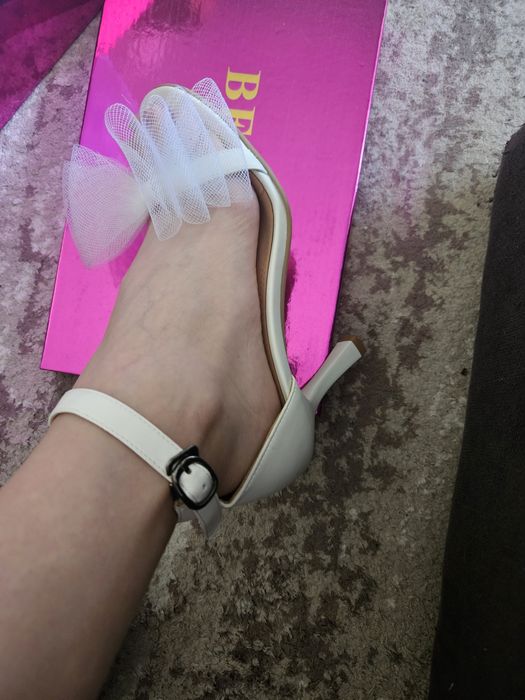 Продам босоножки