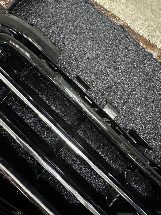 VW Touareg 15-17г Дясна решетка основа за халоген Ое