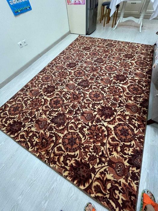 Продам ковёр напольный