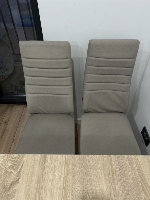 Два стула в новом состоянии