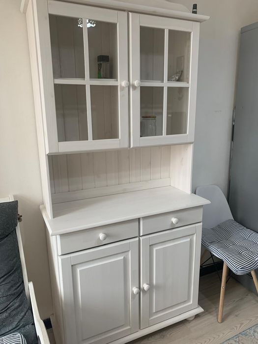 Продам сервант шкаф для посуды.