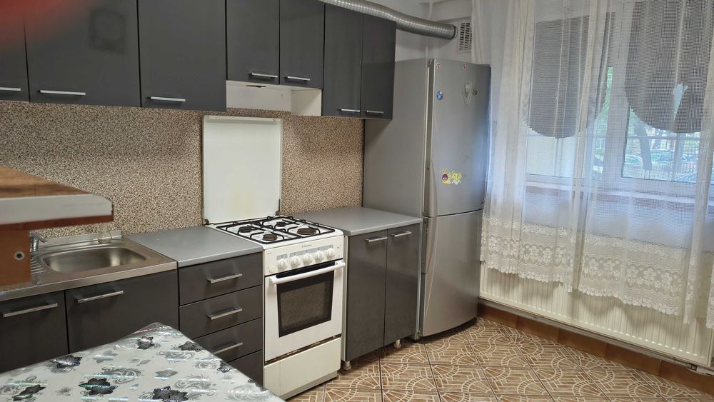 Închiriez apartament
