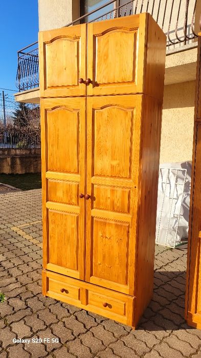 Двукрилен гардероб чам