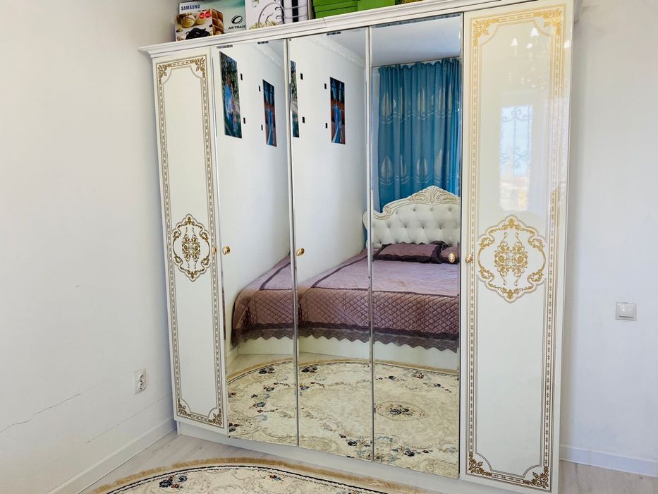 Продаеться спальная гарнитура.