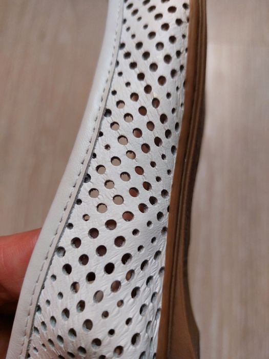 Летние белые балетки .