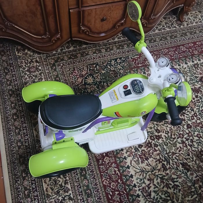 Продам детский мотоцикл на акумляторе
