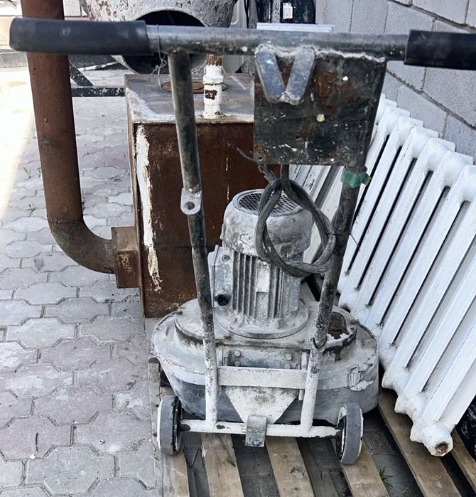 Продам шлифовальную машинку