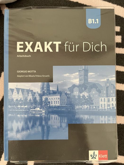 Продавам учебници за 11 и 12 клас