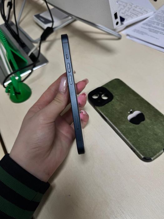 Продам айфон 13