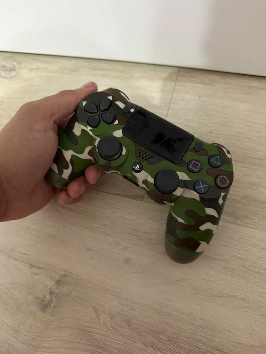 Consolă PlayStation 4 Slim, 500 GB, negră.