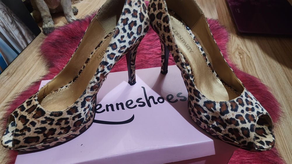 Туфли атласные 40 рр Турция состояние отличное