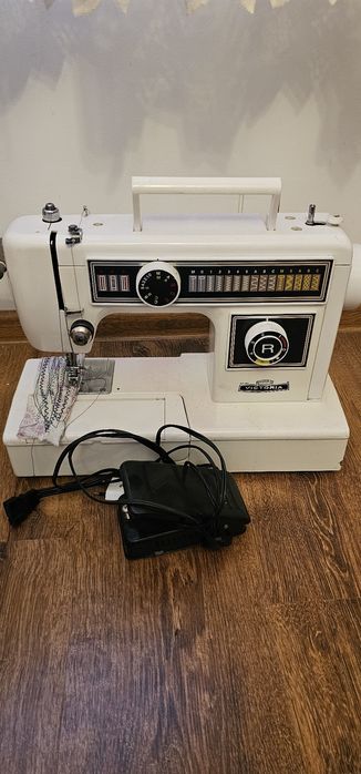 Masina de cusut Victoria
