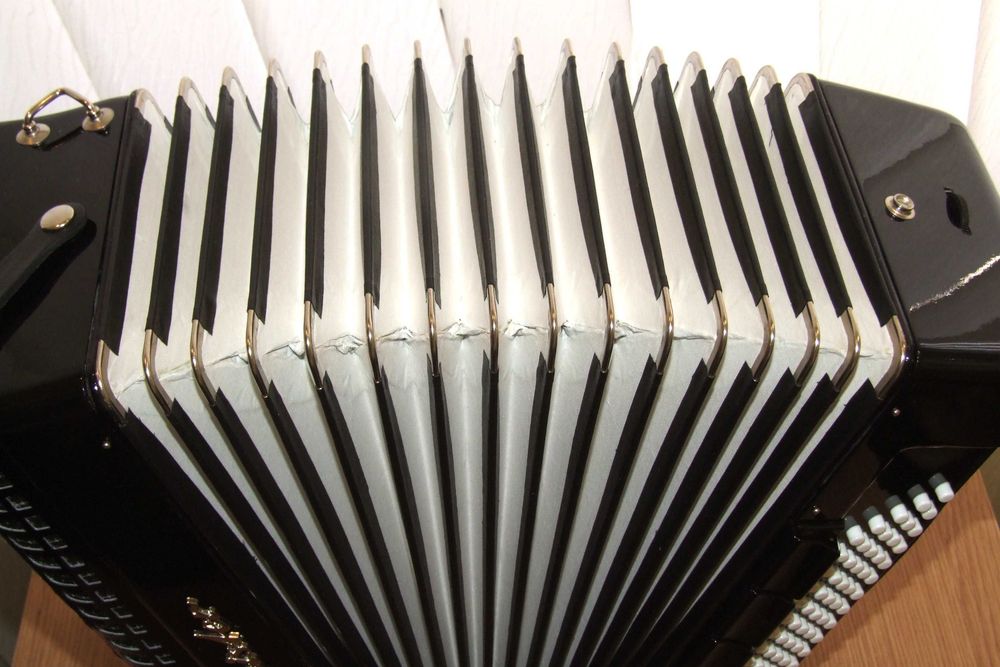 Acordeon Weltmeister Meteor, inclusiv valiza, Made in Germany, IMPECABIL