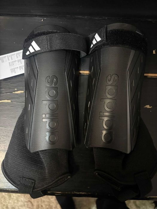 Футбольные щитки Adidas (новые, оригинал)