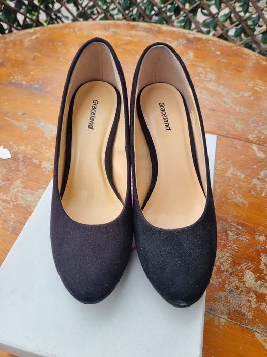 Дамски черни обувки на ток