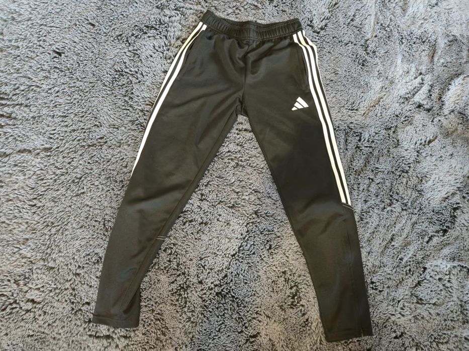 Спортно Долнище на Адидас.