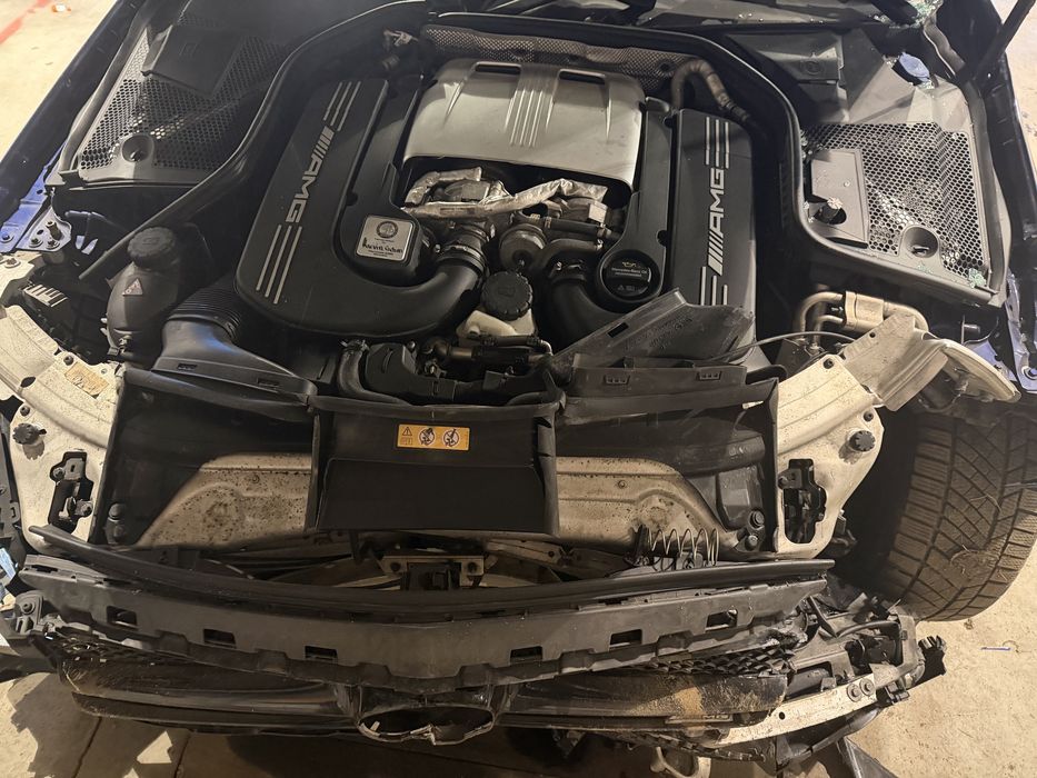 Vand Mercedes c 6.3S amg avariat
