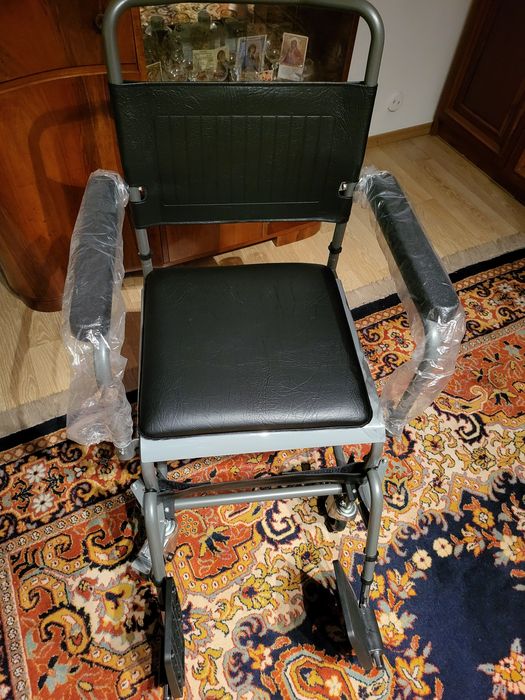 Scaun cu rotile (carucior)