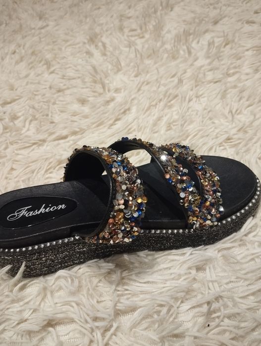 Обувь летняя,шлепки со стразами