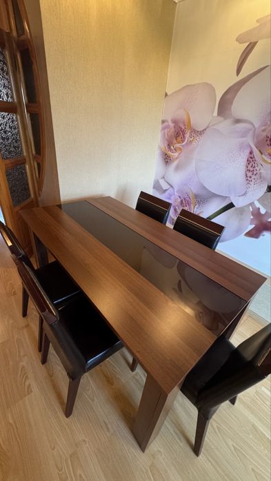 Продам обеденный стол с 6 стульями