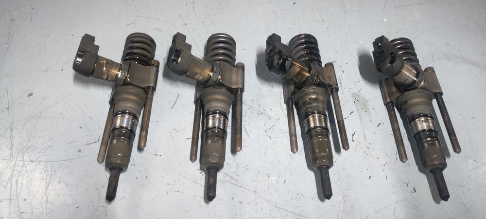 Injector injectoare volkswagen vw golf 5 hatchback BMN cod 03G130073M