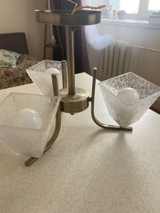 Продам люстру в хорошем состоянии