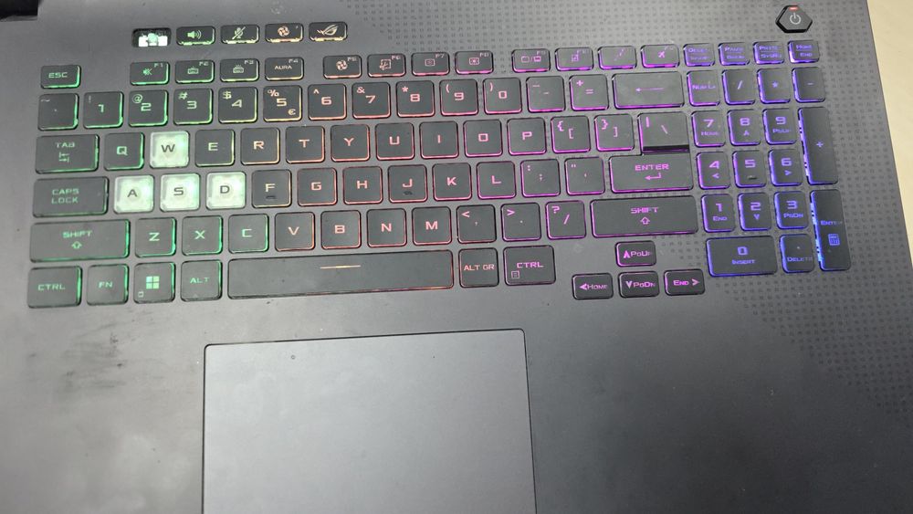 Laptop ASUS ROG G713