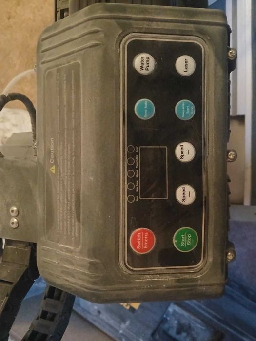 Машина за водно рязане на плочки и камък